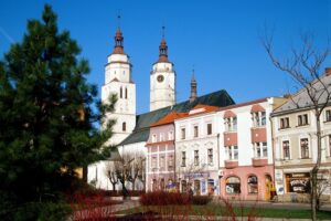 Krnov – Hlavní náměstí s kostelem sv. Martina
